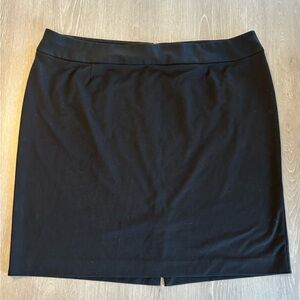 Lane Bryant Black Skirt Plus Sz 26W Casual Comfortable Stretch Back Zip Closure.